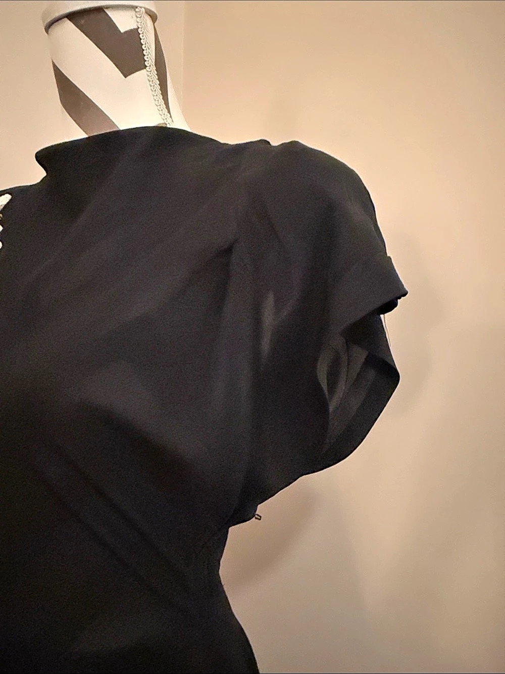 Rare 1940’s black rayon dancing dress. No label, size 4 - Picture 6 of 11